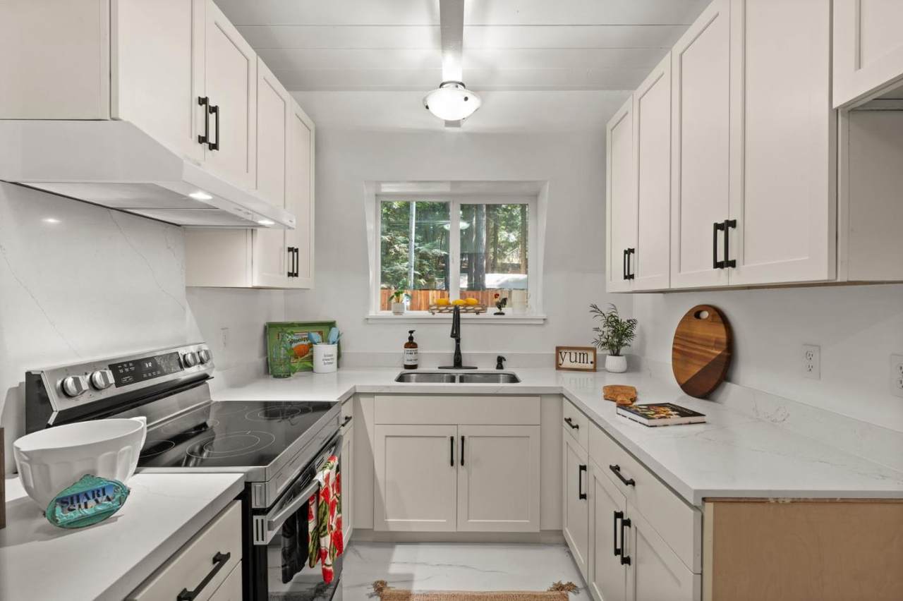 1666 Creek Dr - Photo 1