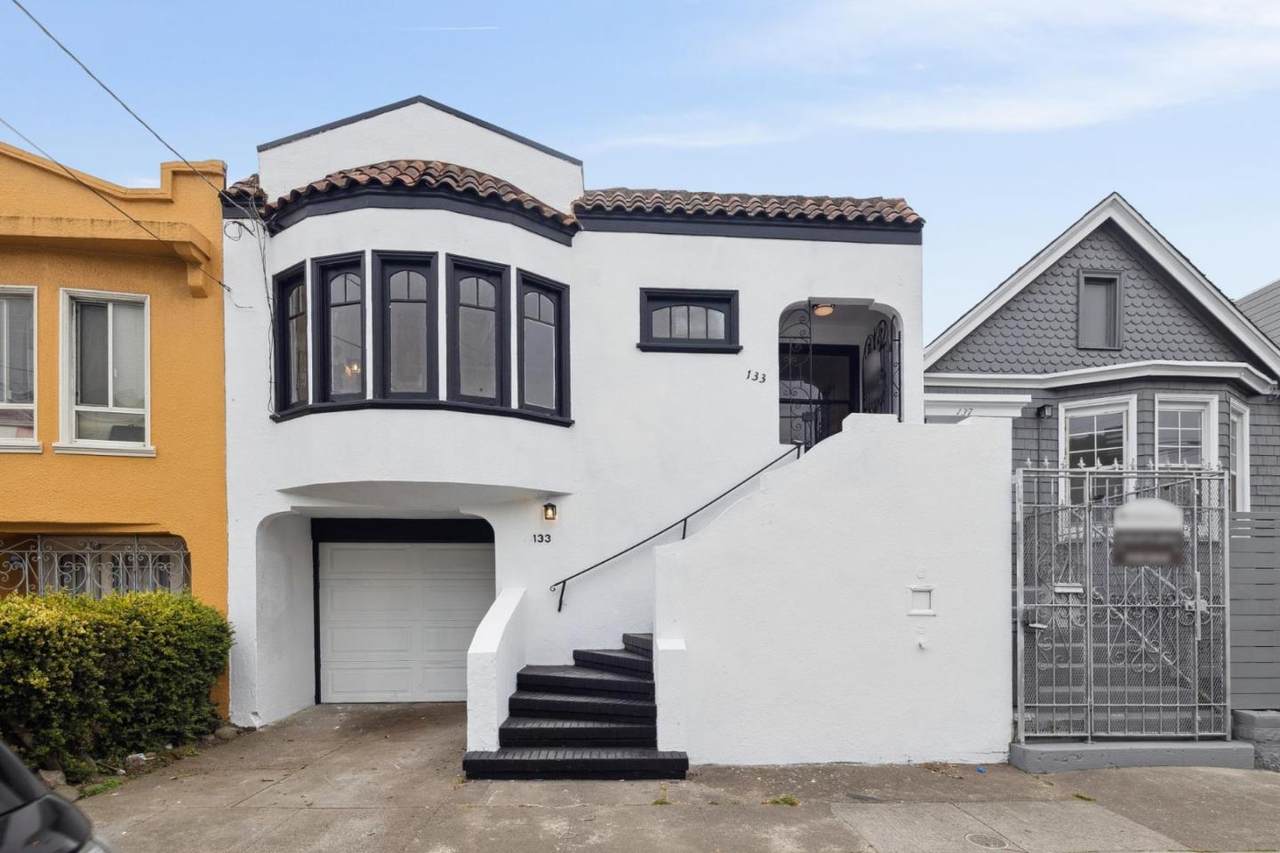 133 Holloway Ave - Photo 1