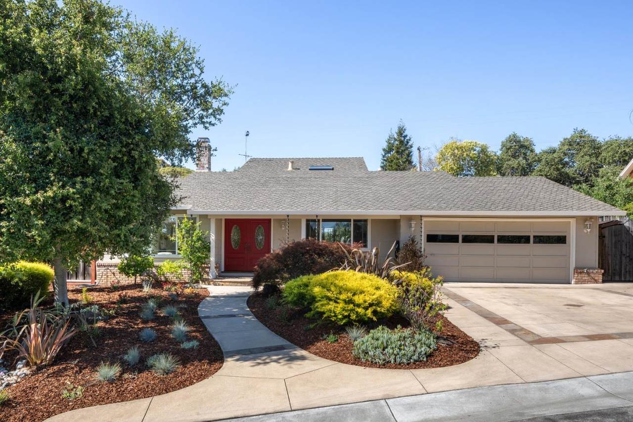 881 Highlands Cir - Photo 1