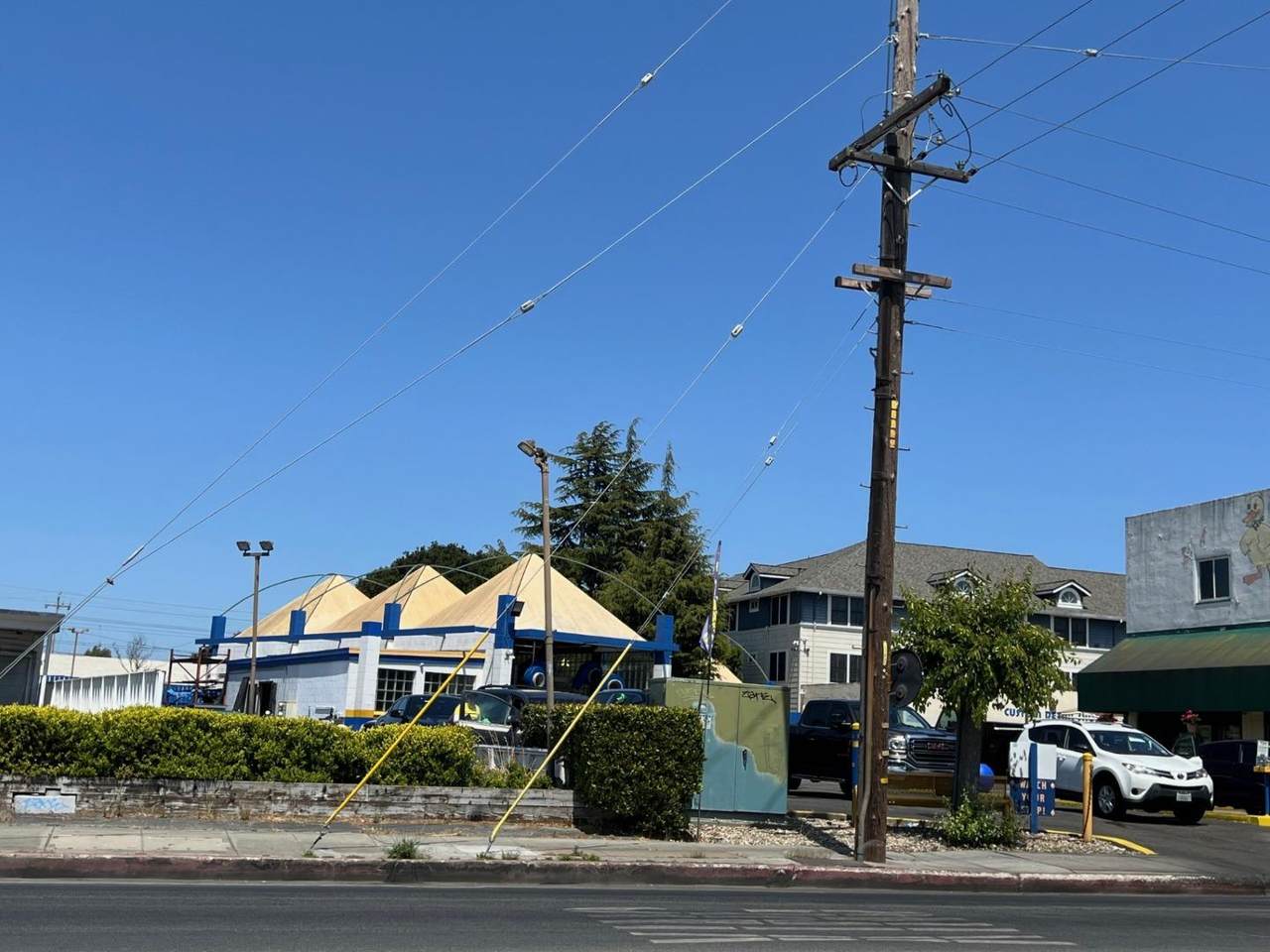 720 San Mateo Dr - Photo 1