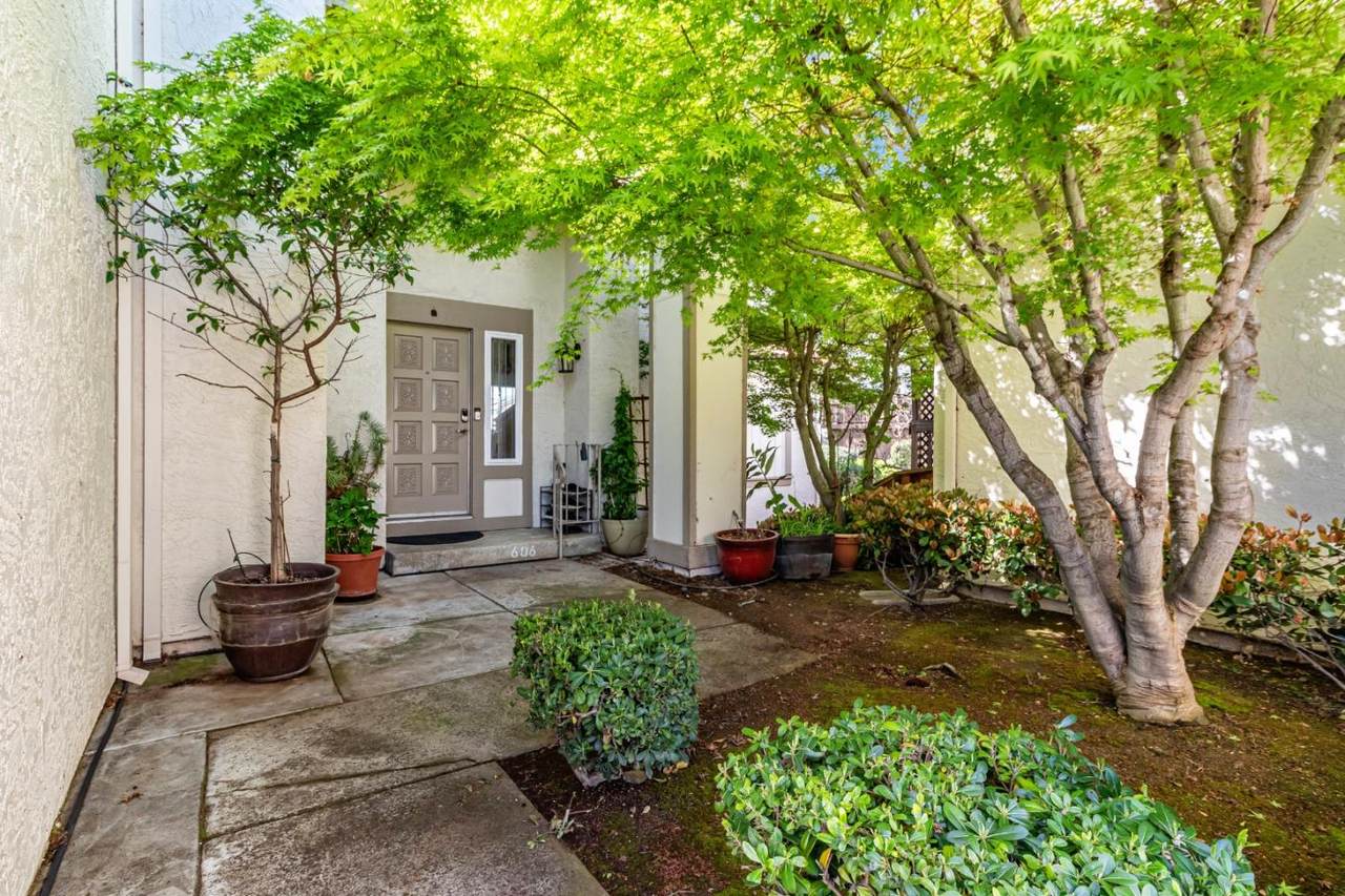 606 Skyway Dr - Photo 1