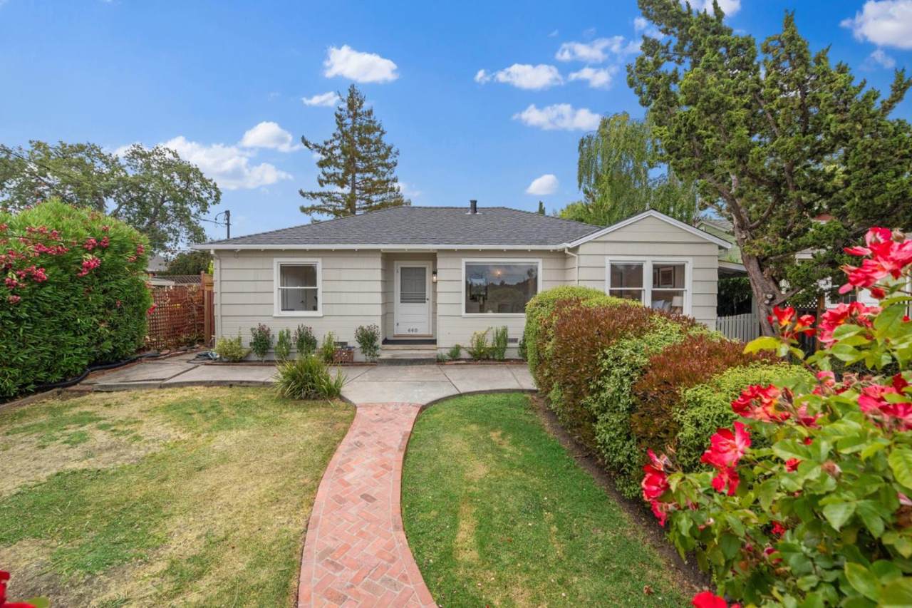 440 Lakeview Way - Photo 1