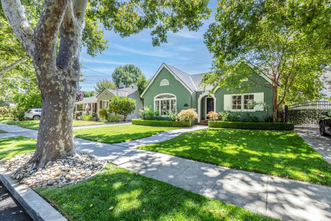 1176 Laurie Ave - Photo 1