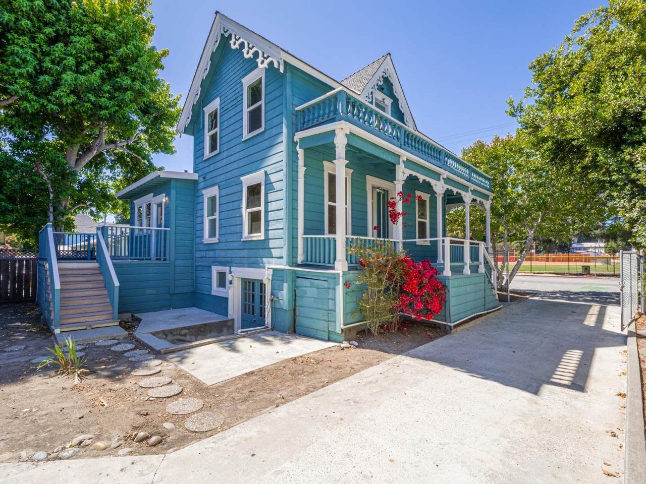 807 Laurel St - Photo 1