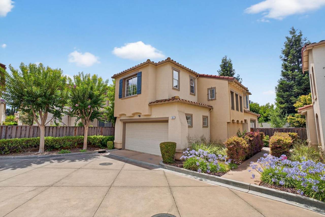 612 Villa Centre Way - Photo 1