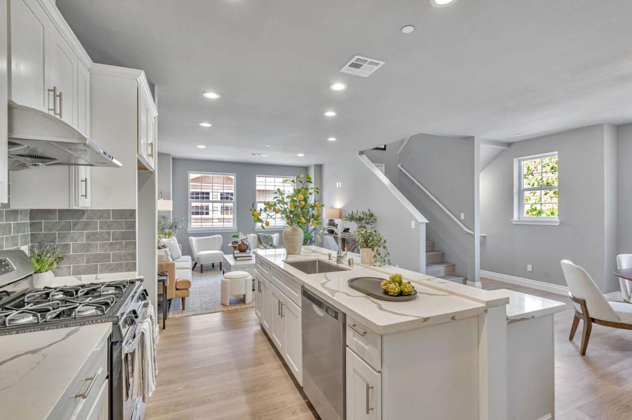 24757 O'neil Ave - Photo 1