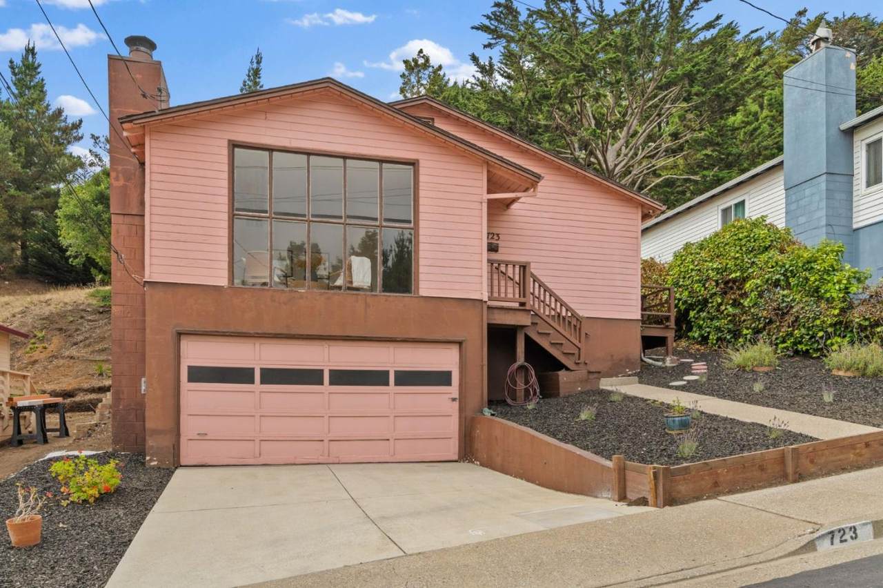 723 Moana Way - Photo 1