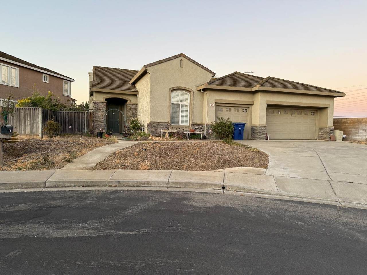 324 Coronado Ct - Photo 1