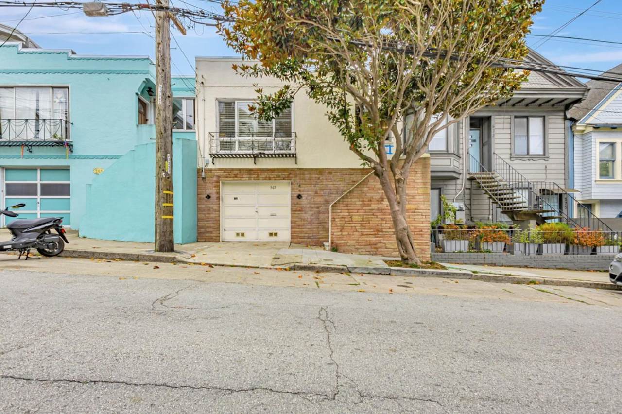 569 Chenery St - Photo 1