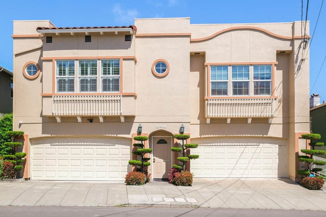 551 Merritt Ave 1 - Photo 1