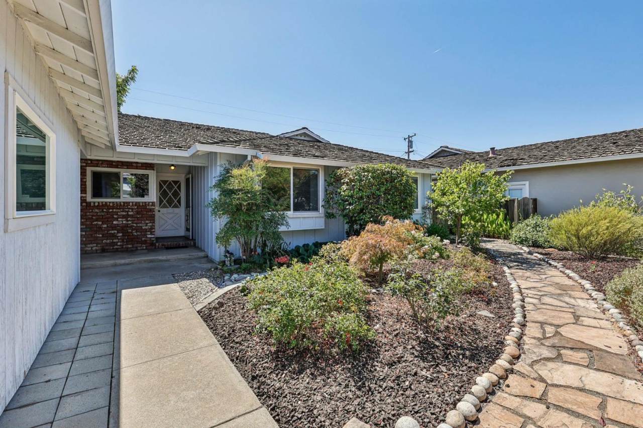 1984 Kobara Ln - Photo 1