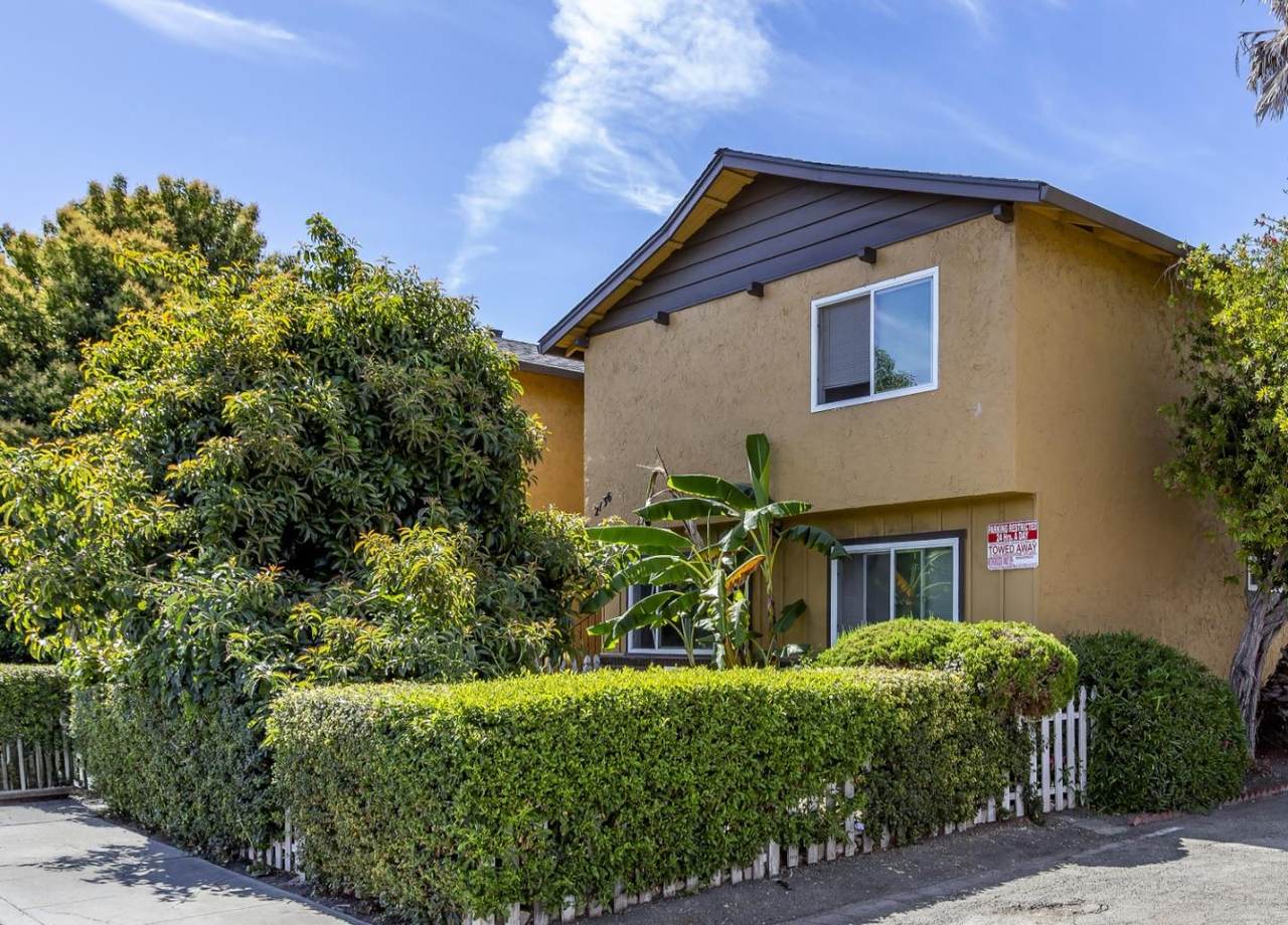 2136 Main St - Photo 1