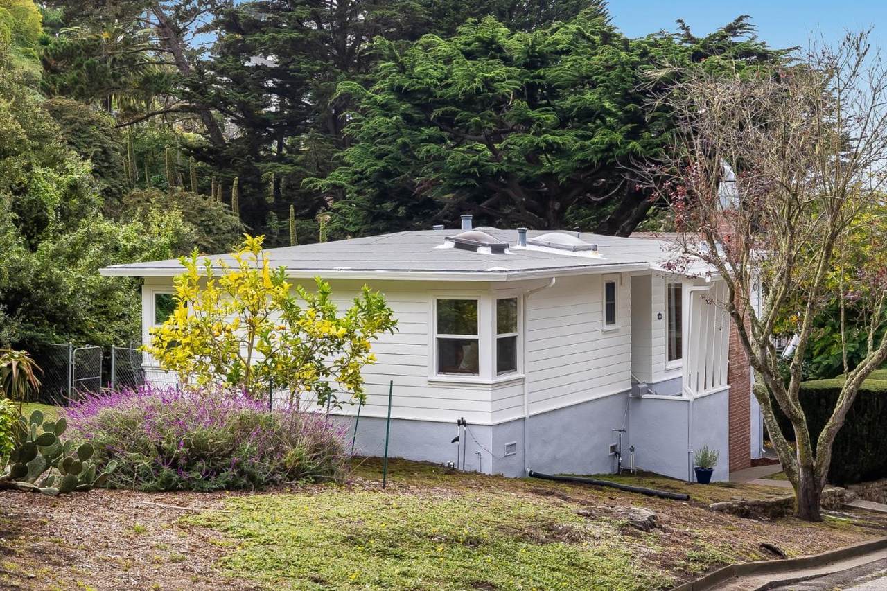 684 Canyon Dr - Photo 1