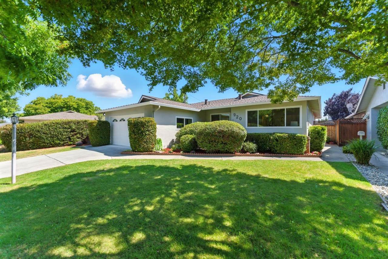 920 Longwood Ln - Photo 1