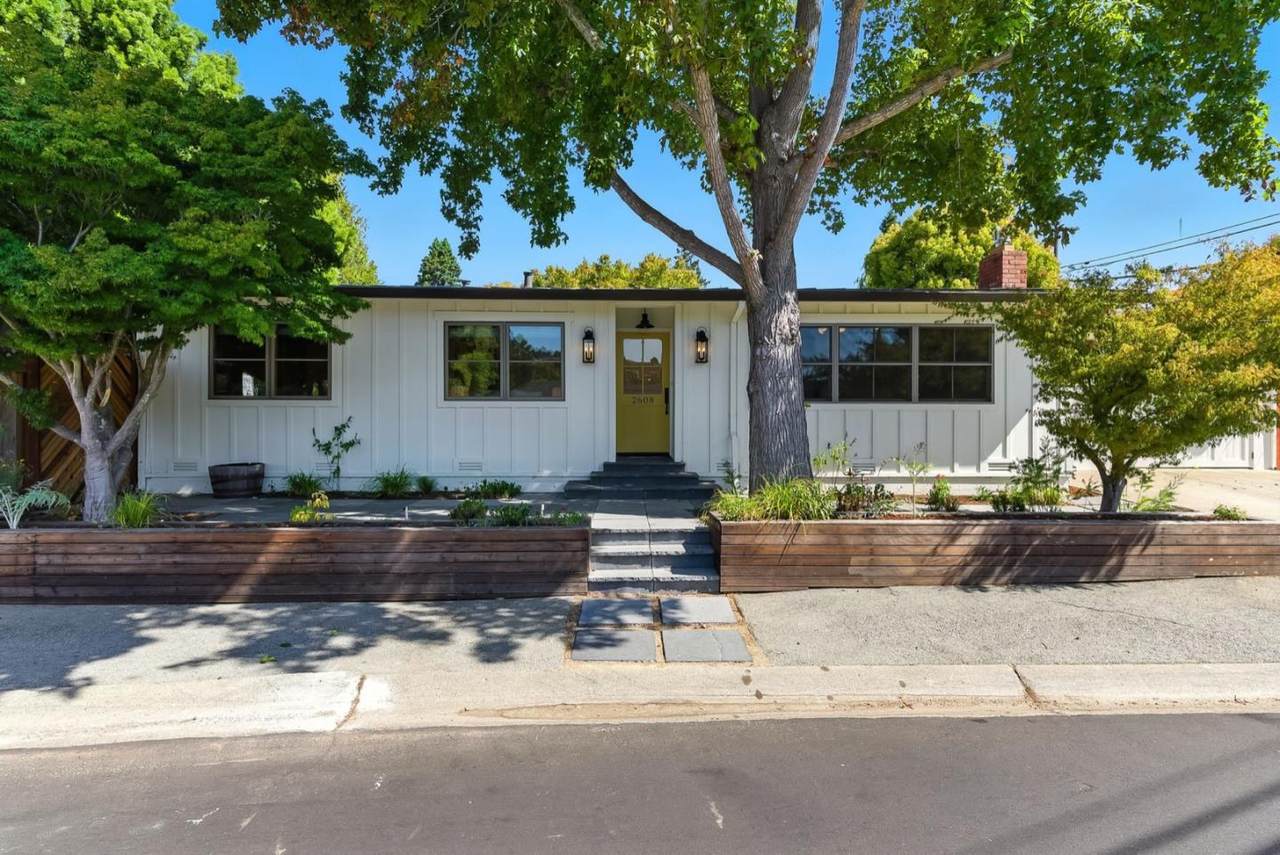 2608 Cipriani Blvd - Photo 1