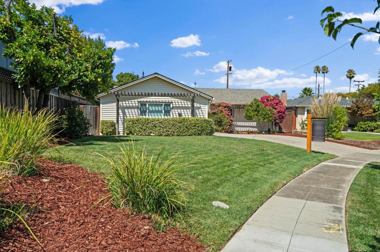 1841 Laurinda Dr - Photo 1