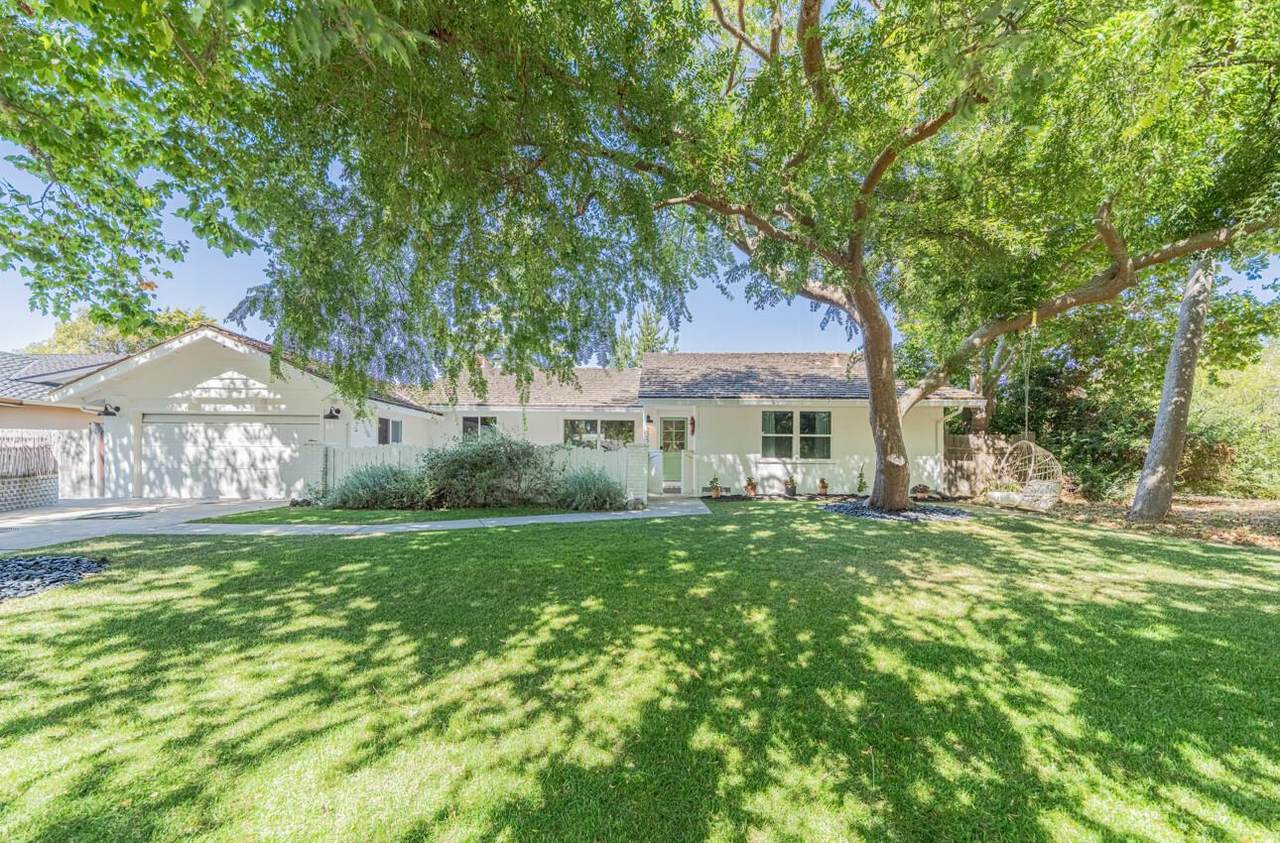 22585 Toreador Dr - Photo 1