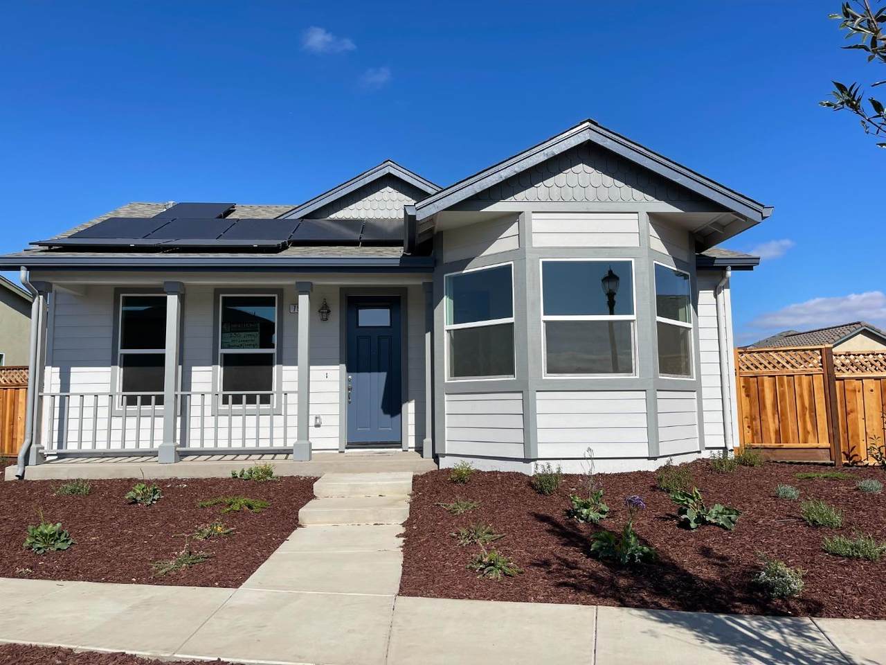 754 Livingston Ave - Photo 1