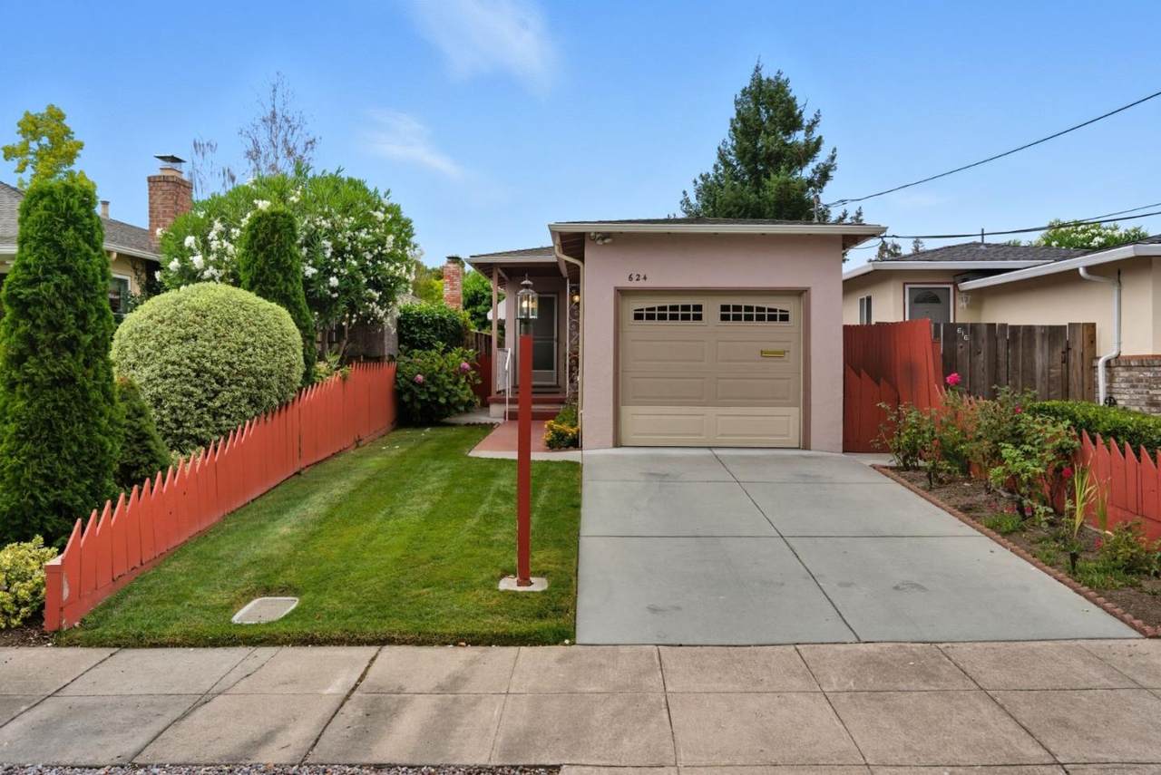 624 Sapphire St - Photo 1