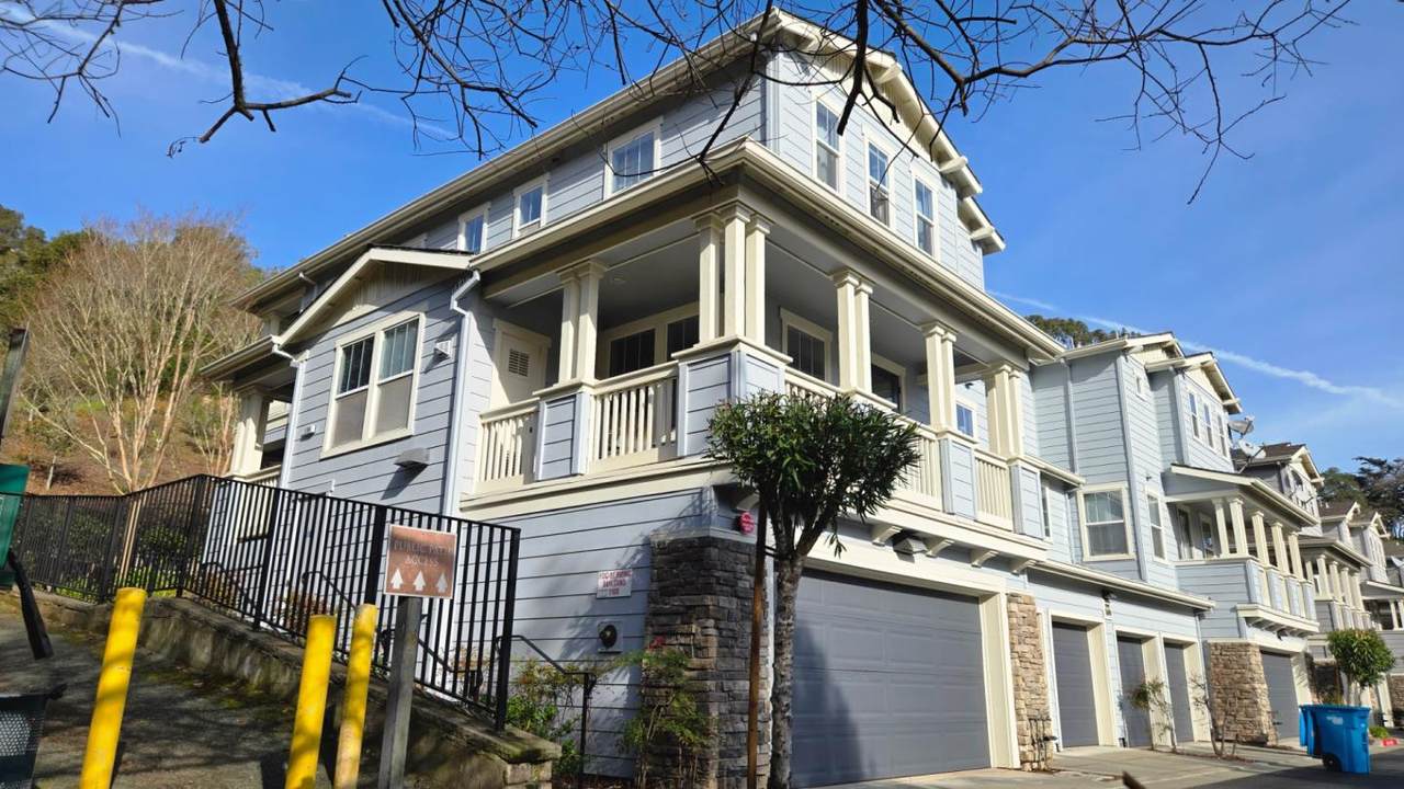 1100 Live Oak Way 1104 - Photo 1