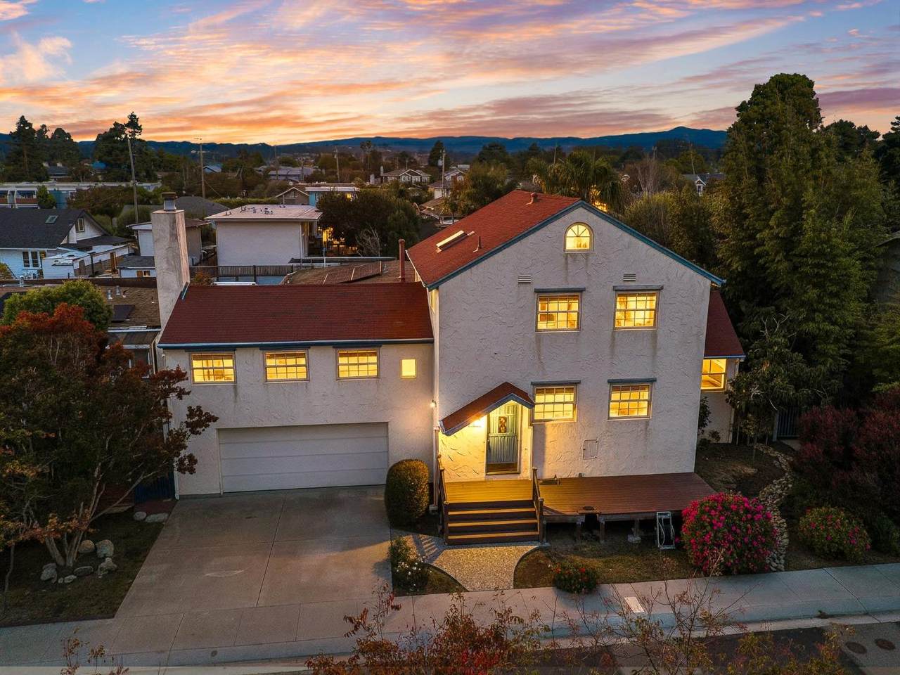 1735 Matthews Ln - Photo 1