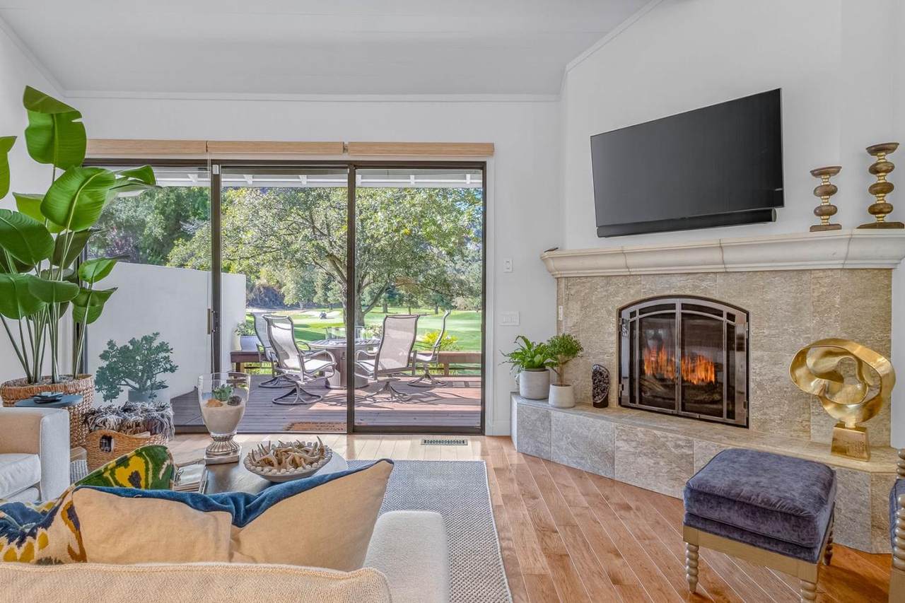 9524 Bay Ct - Photo 1