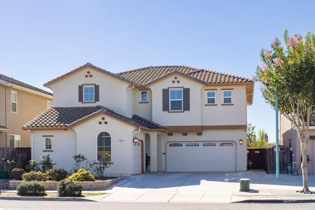 1690 Piazza Dr - Photo 1