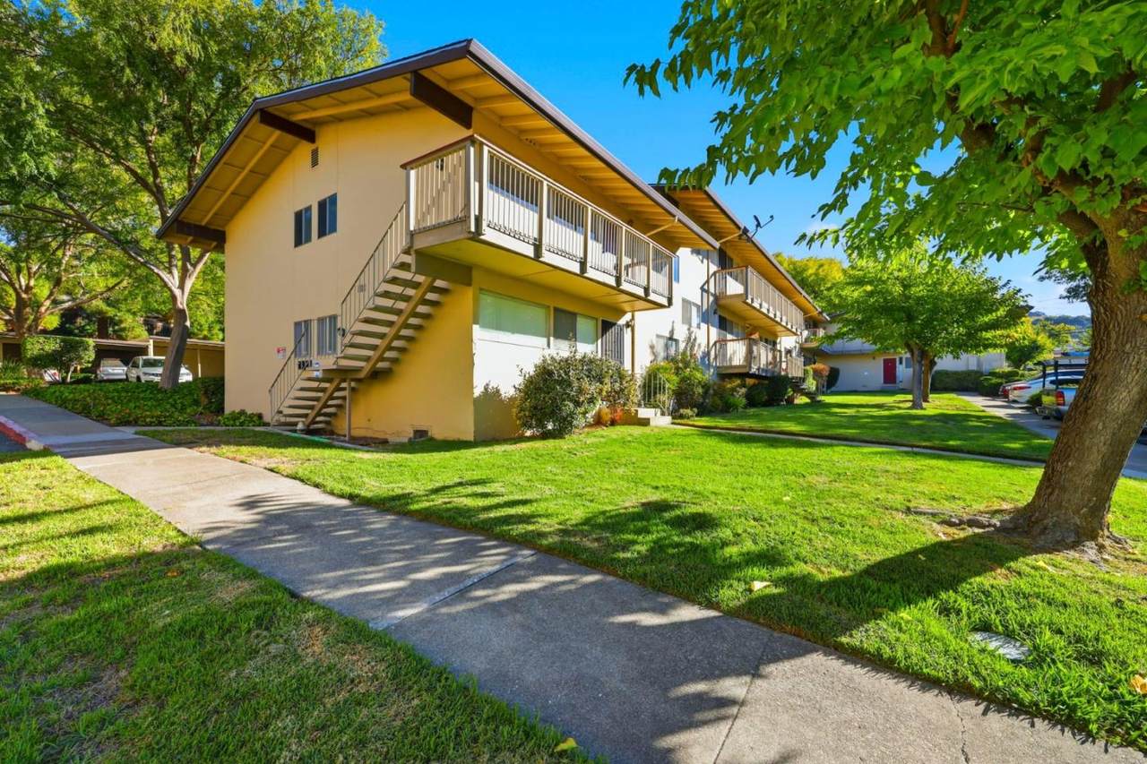 2351 Paloma Ct 8 - Photo 1