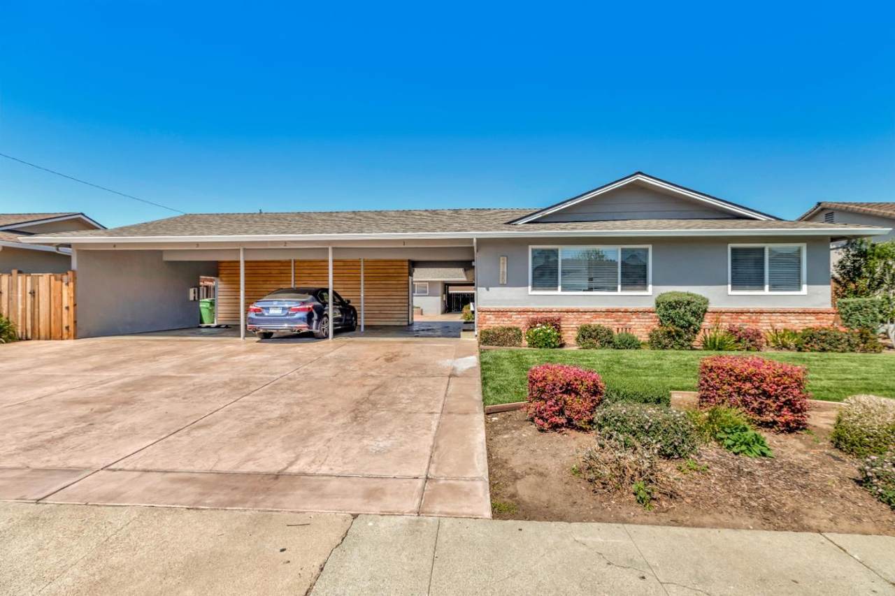 2185 Royal Dr - Photo 1