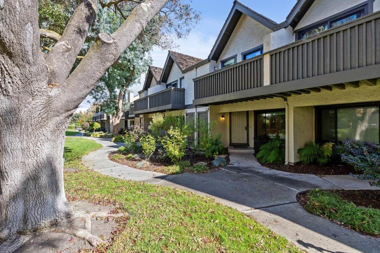 646 Ahwanee Ter - Photo 1