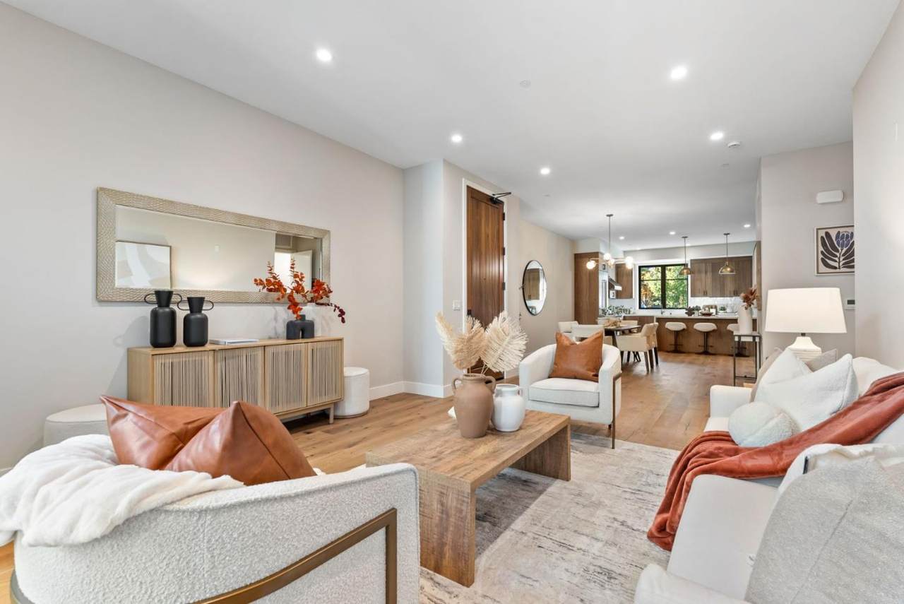 221 Hope St - Photo 1