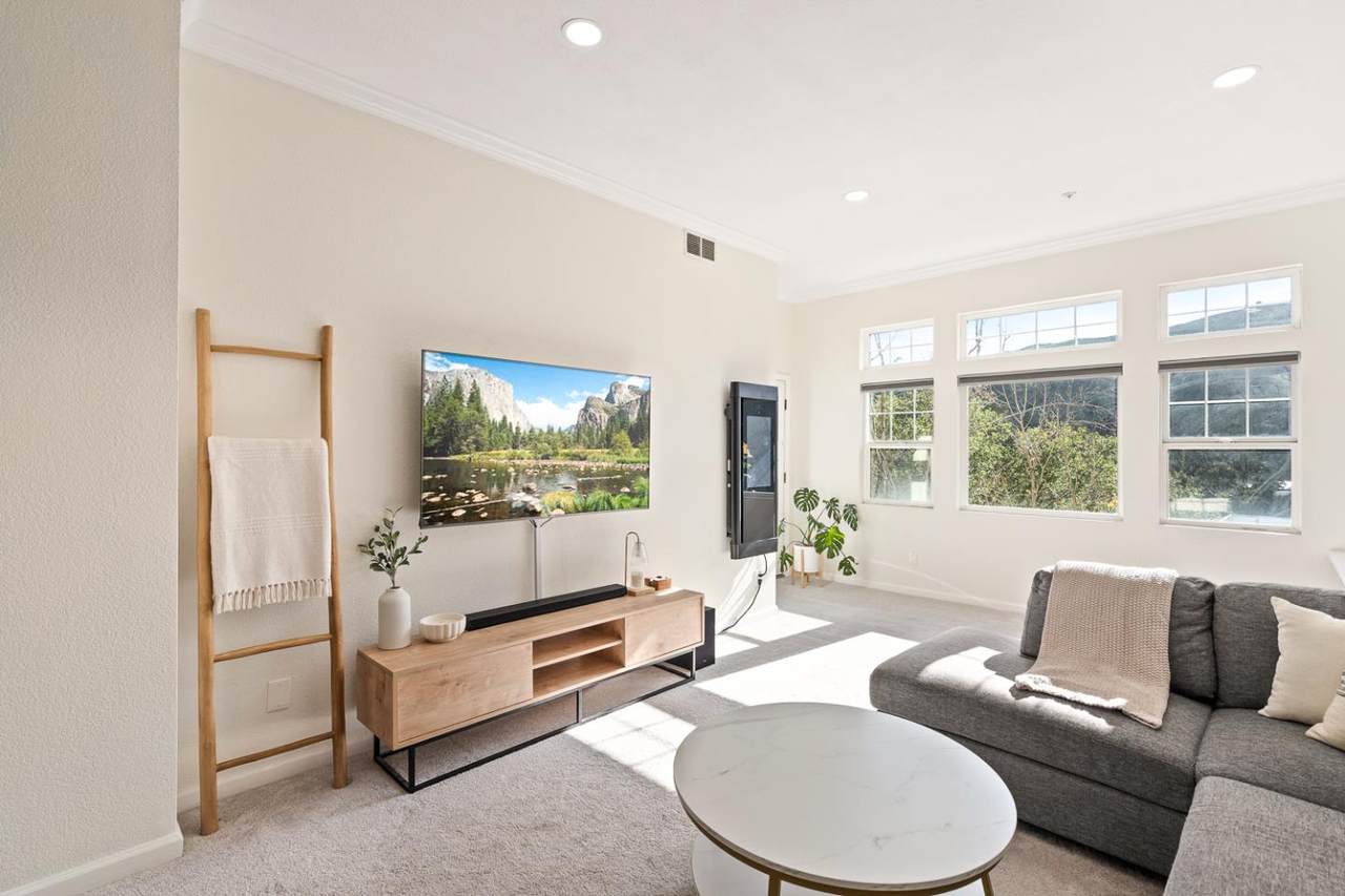 833 Swallowtail Ct - Photo 1