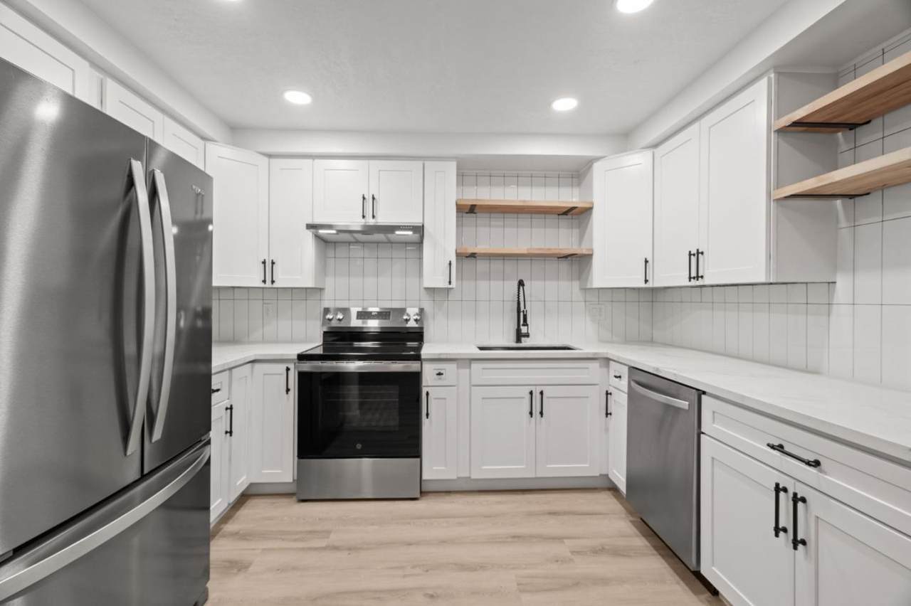 1033 Crestview Dr 207 - Photo 1