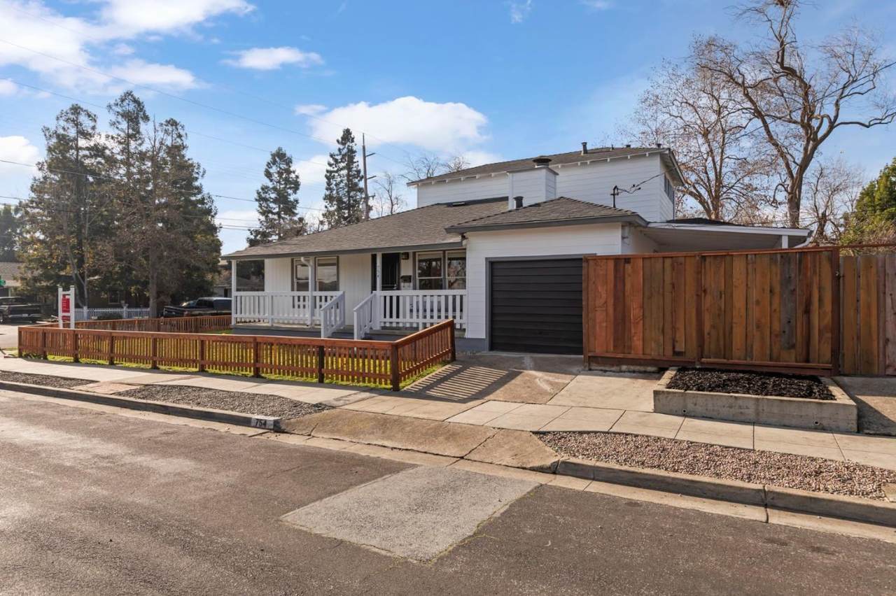 754 Topaz St - Photo 1