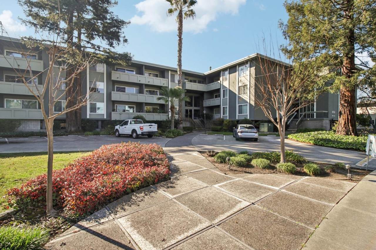 1458 Hudson St 207 - Photo 1