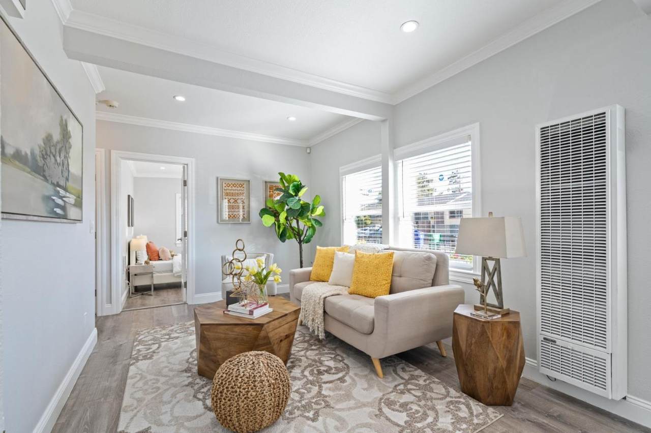 1630 Pine Ave - Photo 1