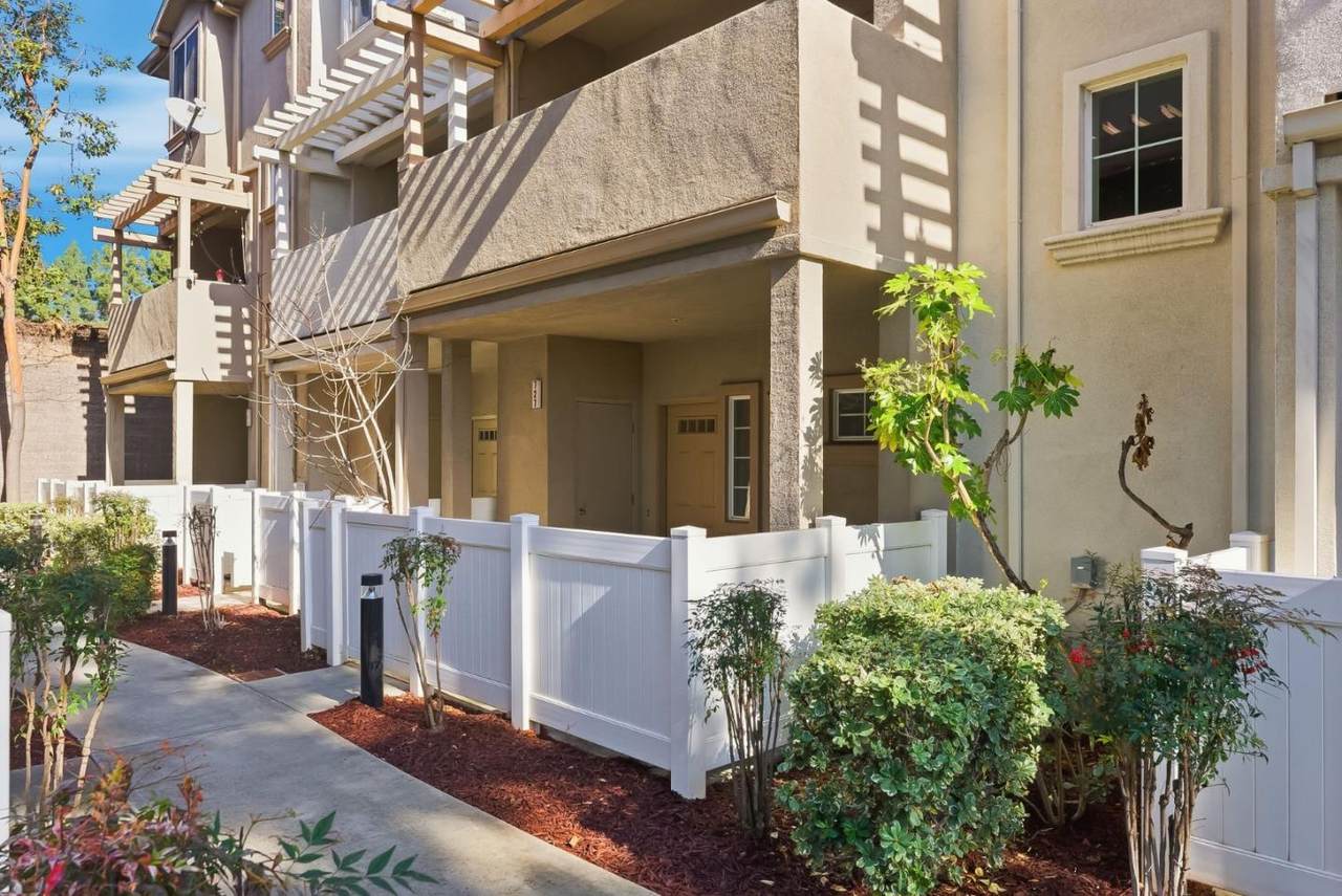 727 Northrup St - Photo 1