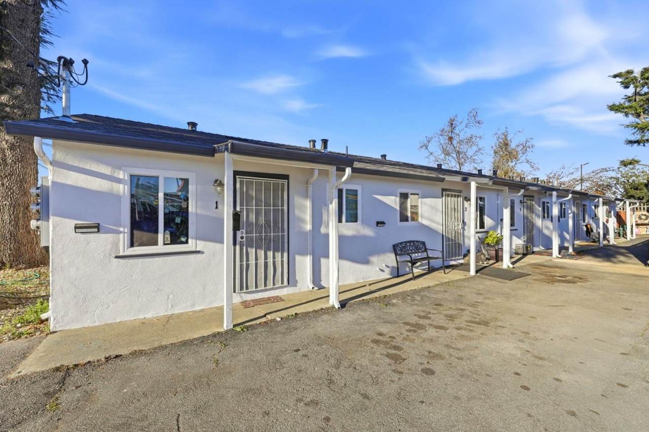 1555 Washington St - Photo 1