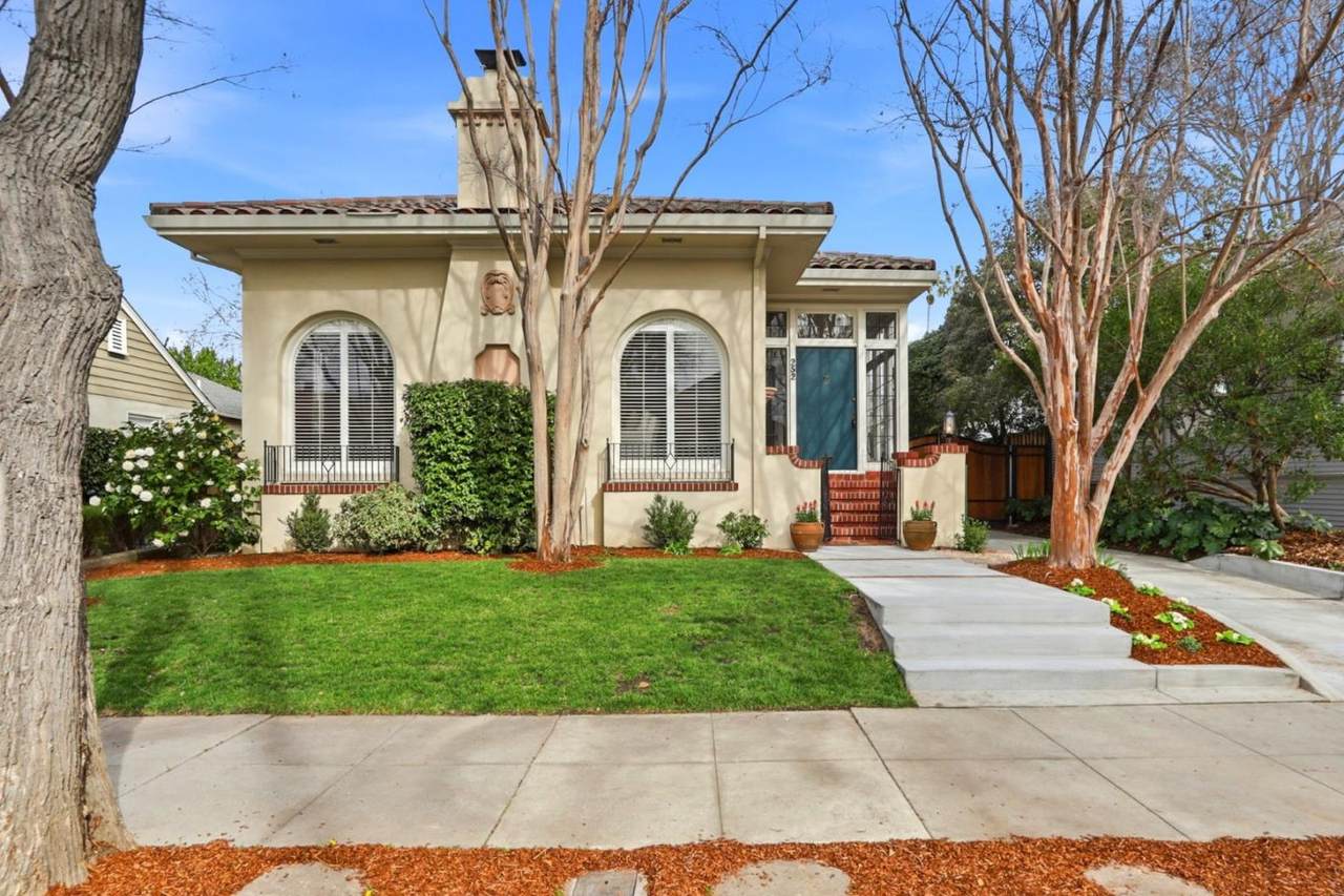 252 16th St - Photo 1