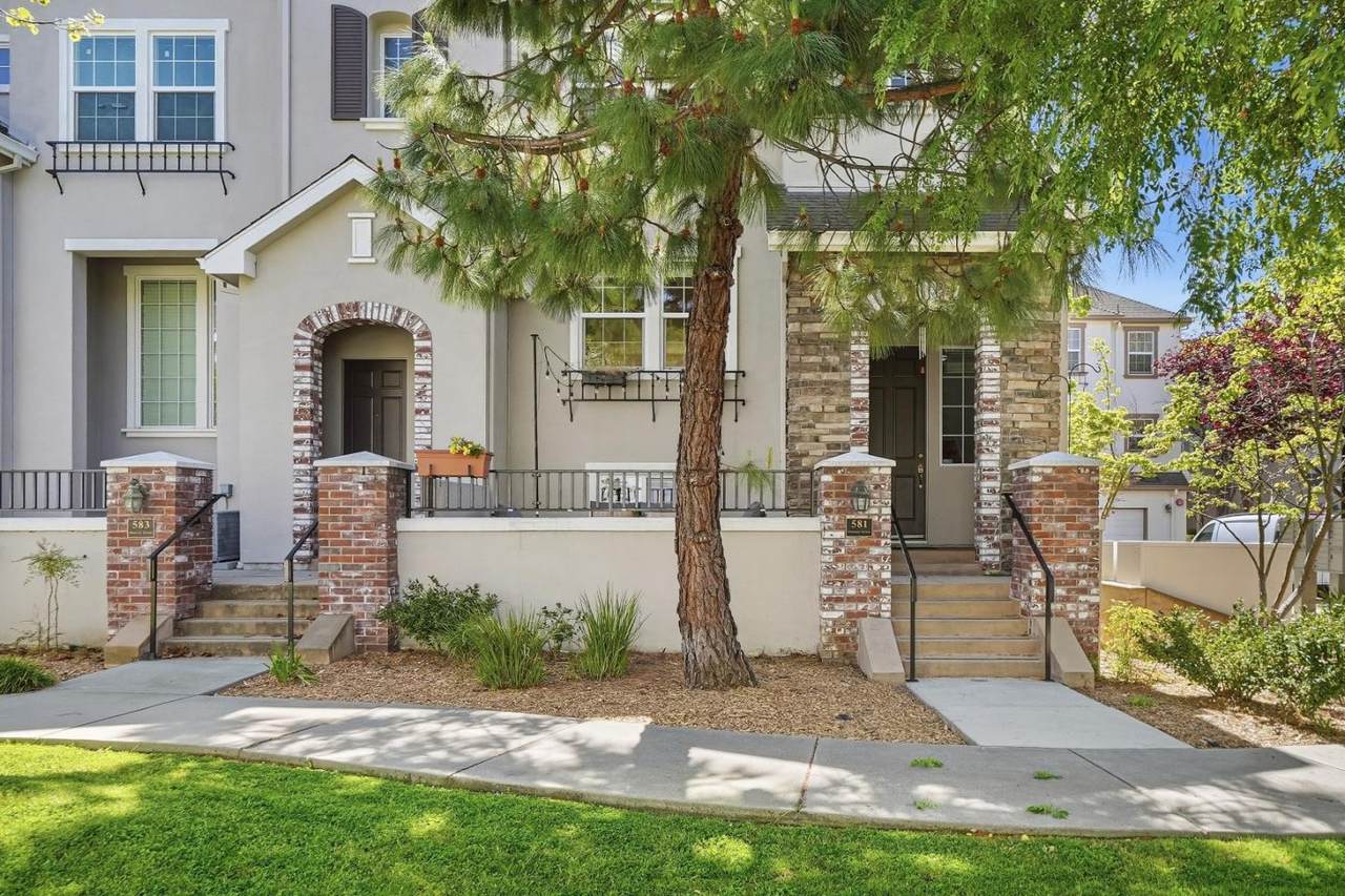 581 Monterey Ter - Photo 1