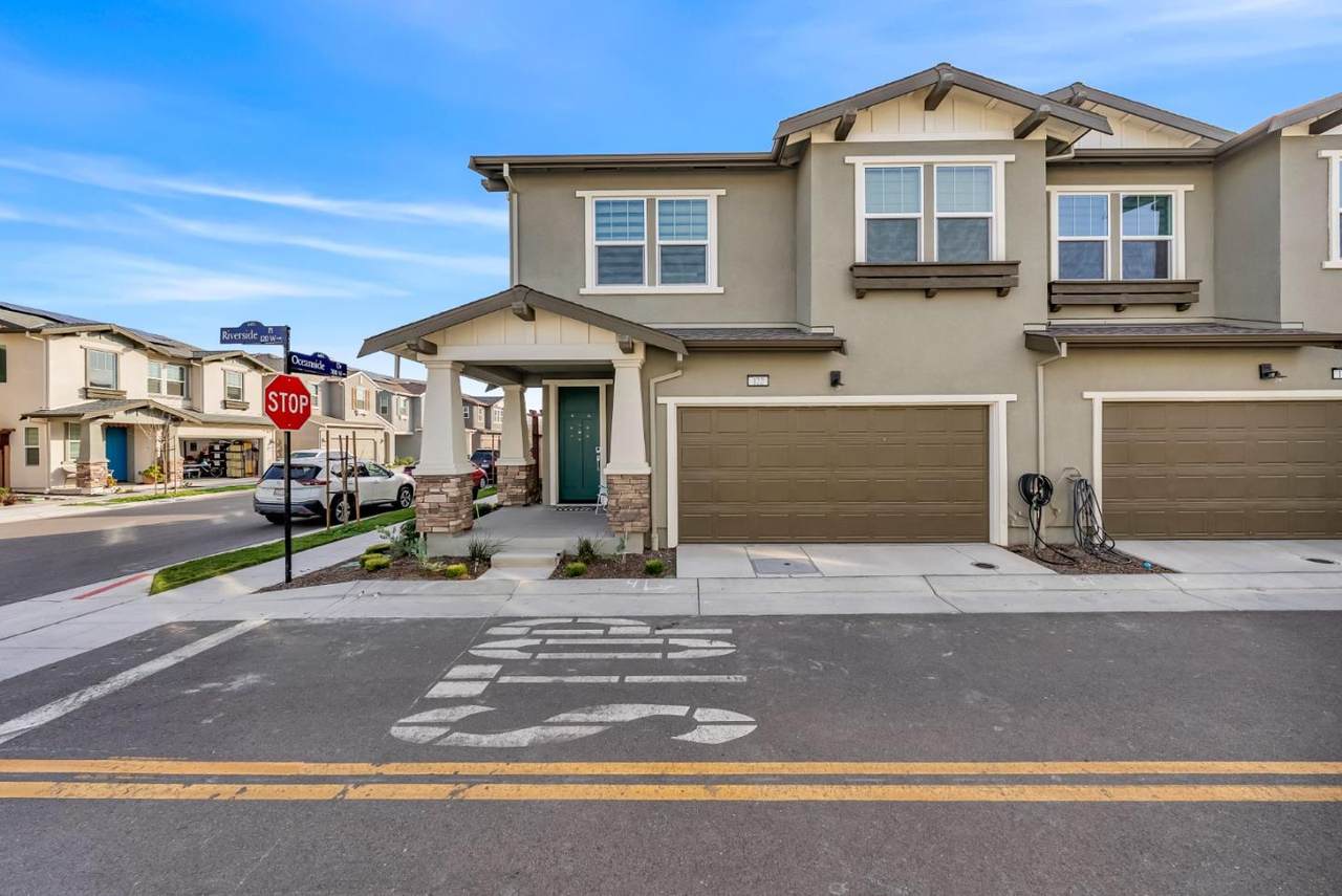122 Riverside Pl - Photo 1