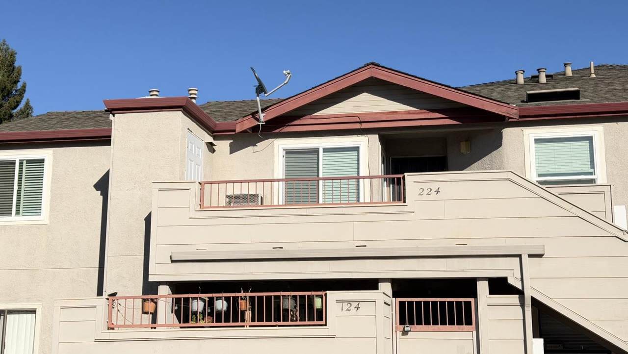 8 Lancaster Cir 224 - Photo 1