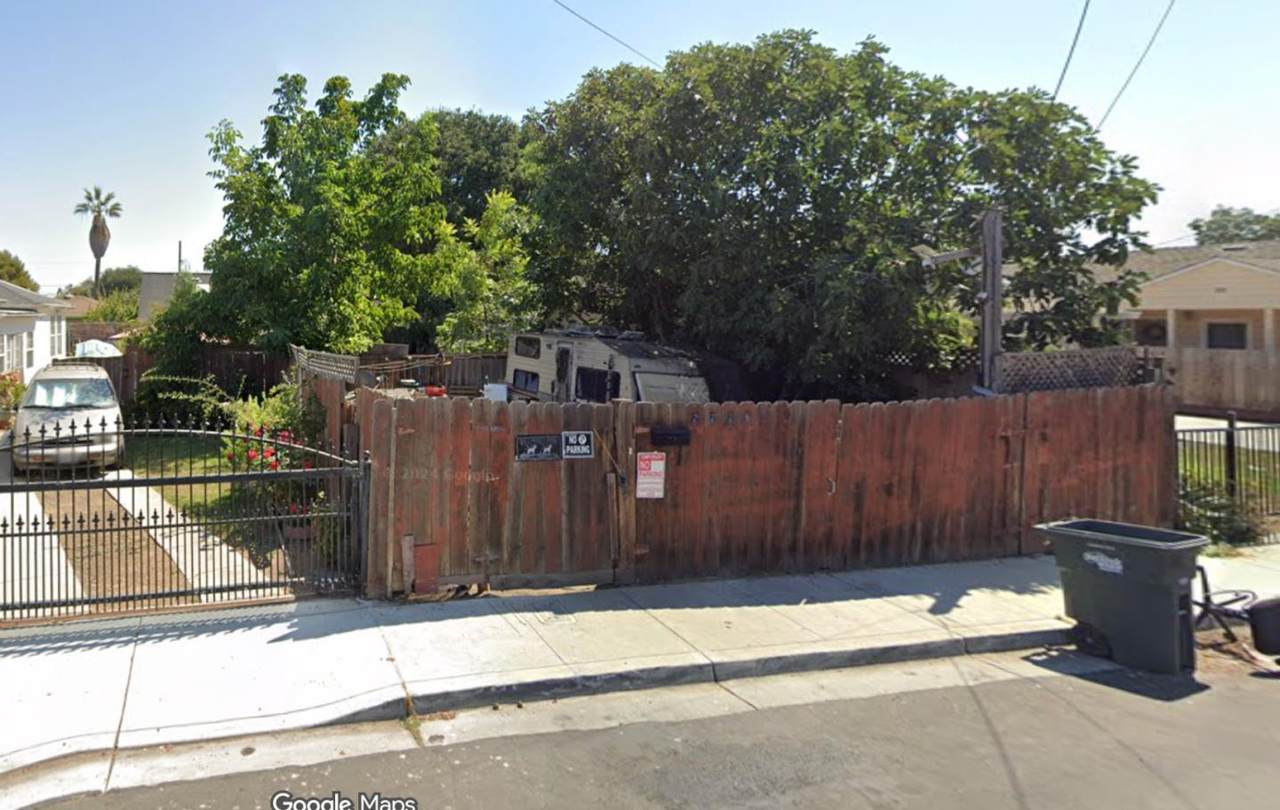 2226 Dumbarton Ave - Photo 1