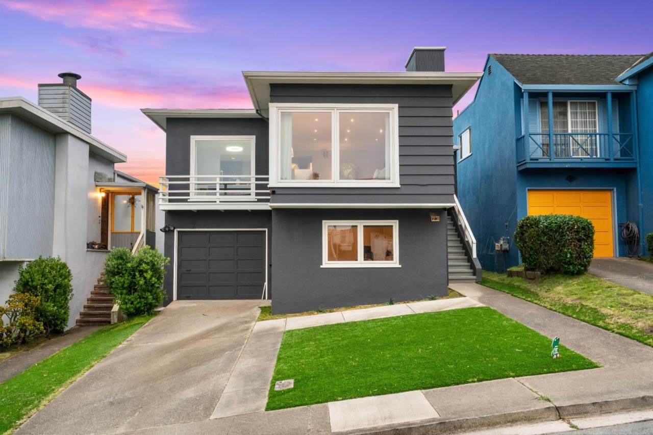 23 Fernwood Ave - Photo 1