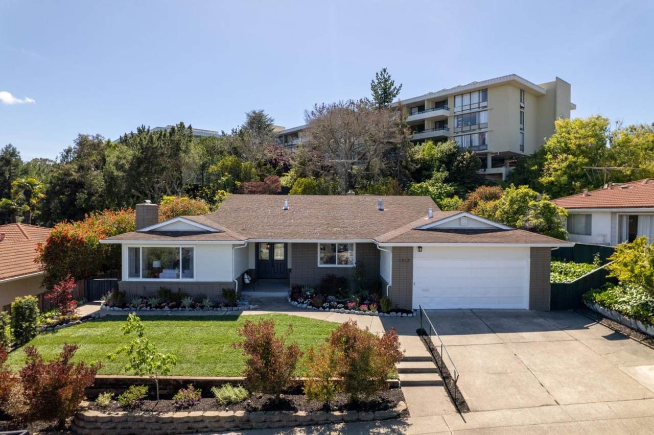 1857 Hunt Dr - Photo 1