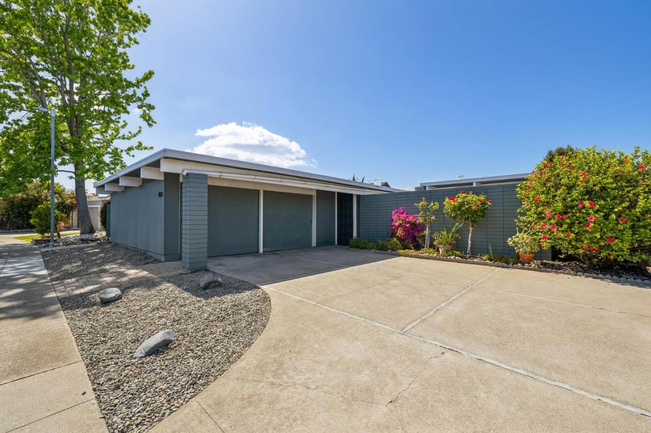 809 Constitution Dr - Photo 1