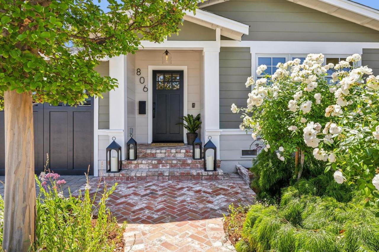 806 Fiesta Dr - Photo 1