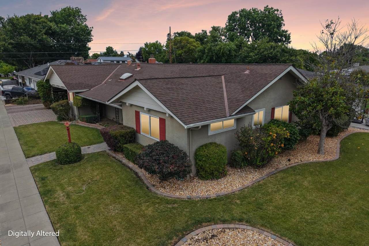 2534 Cherry Ave - Photo 1