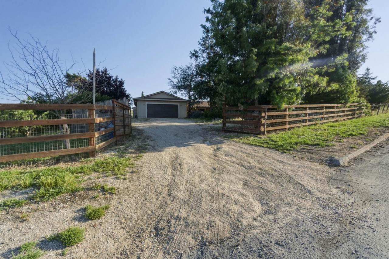 375 Hitch - Photo 1