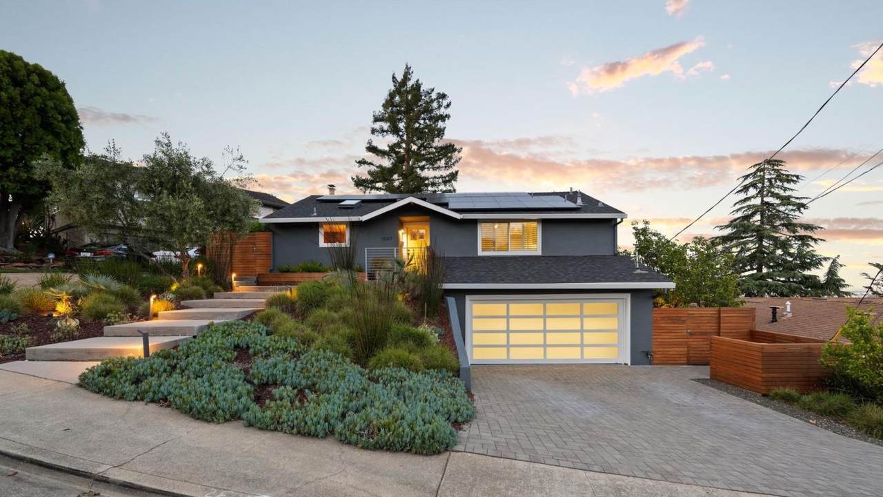 1047 Hewitt Dr - Photo 1